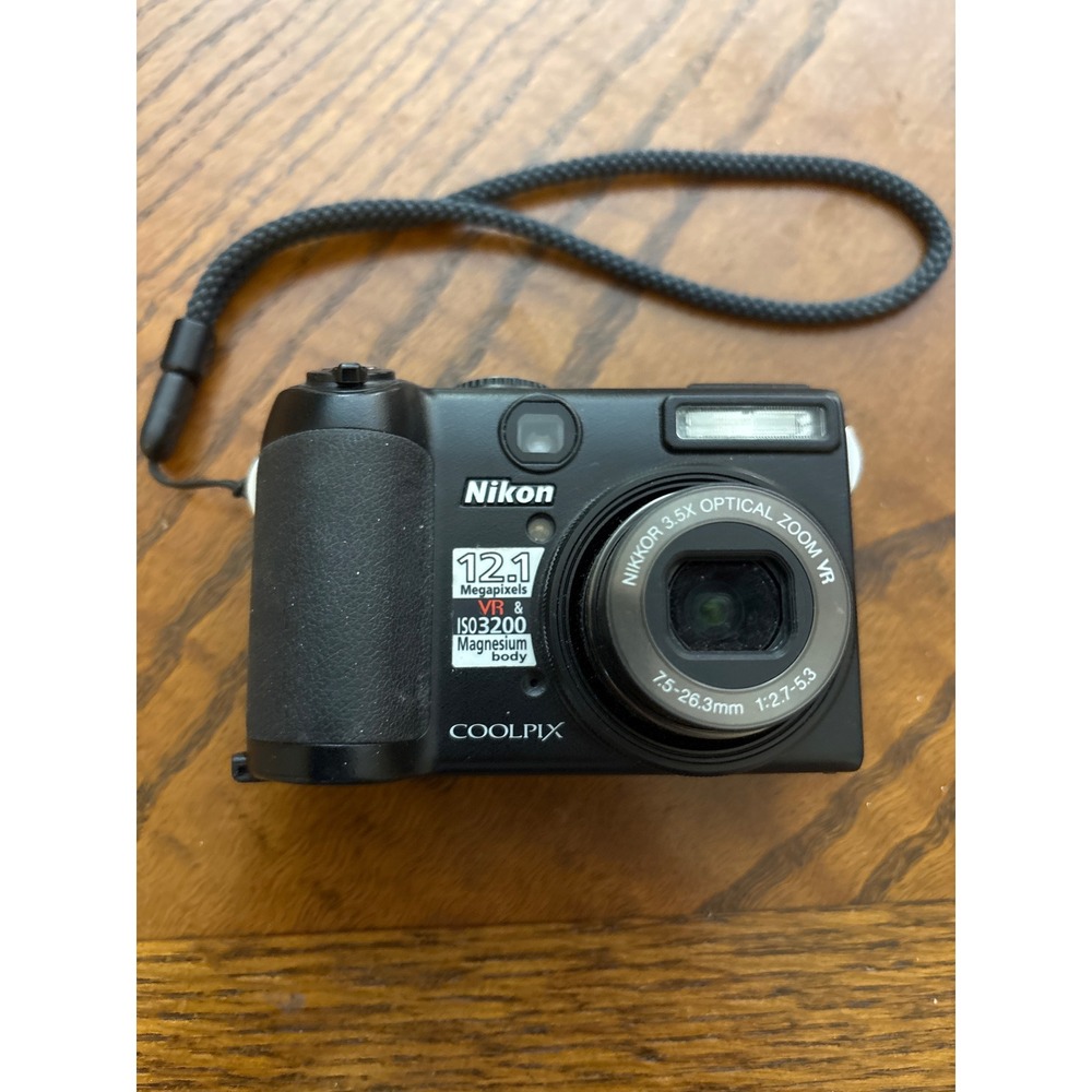 Nikon Coolpix P5100 12.1MP Digital Camera Black 3.5x Optical Zoom VR Magnesium